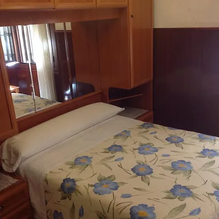 Estefania בית הארחה 3*